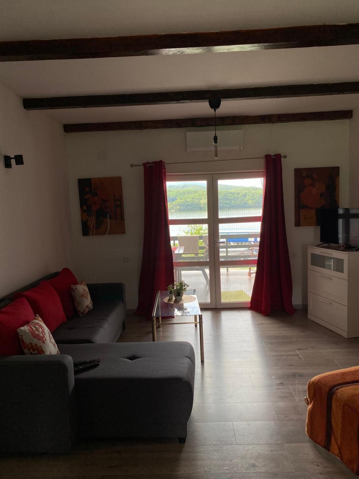 Tina Appartement Tekija  Buitenkant foto
