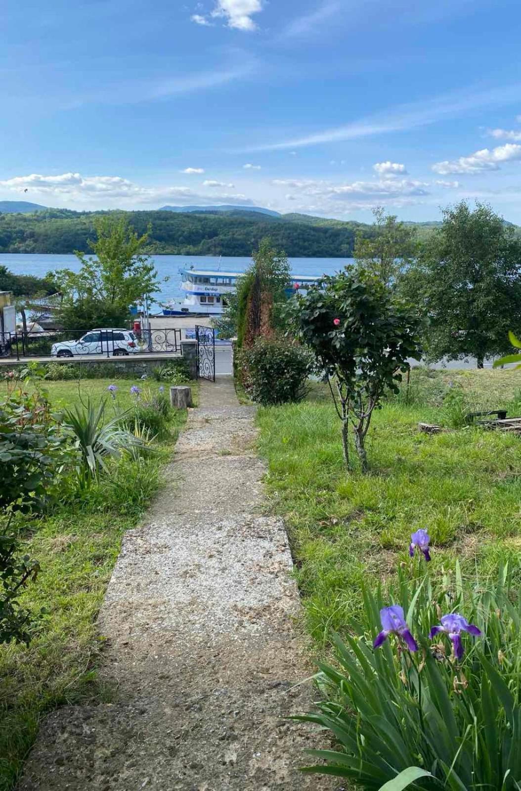 Tina Appartement Tekija  Buitenkant foto